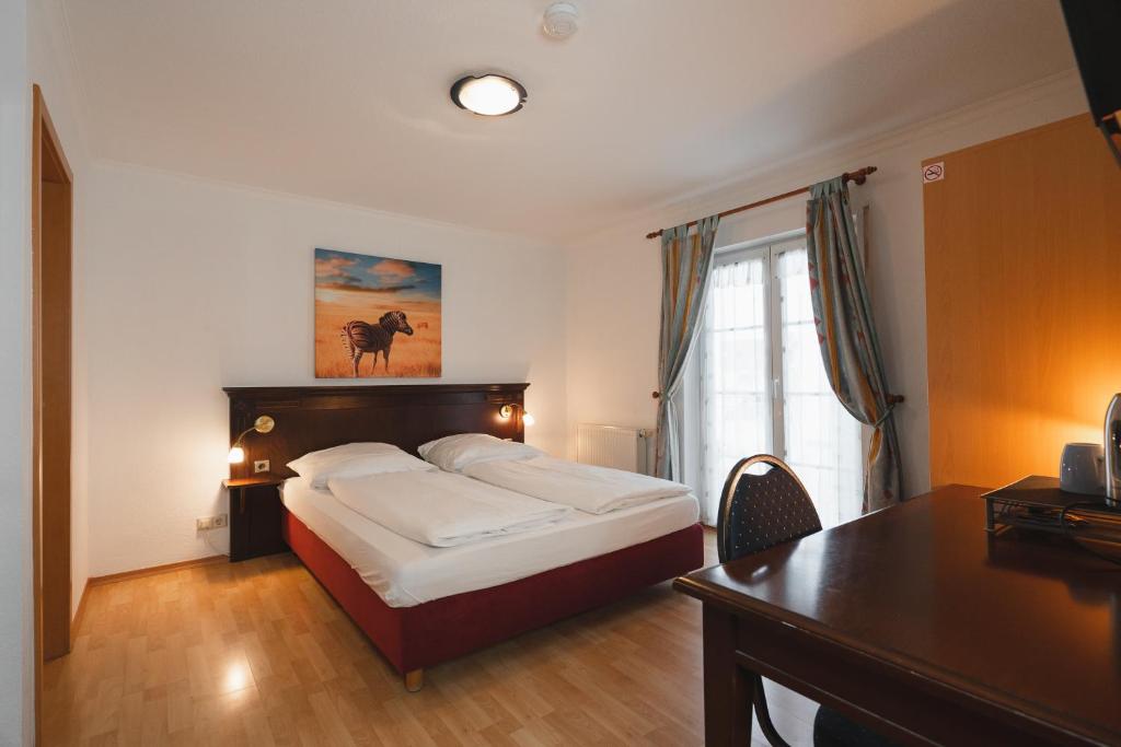 Postel nebo postele na pokoji v ubytování Park Hotel & Gästehaus Rust