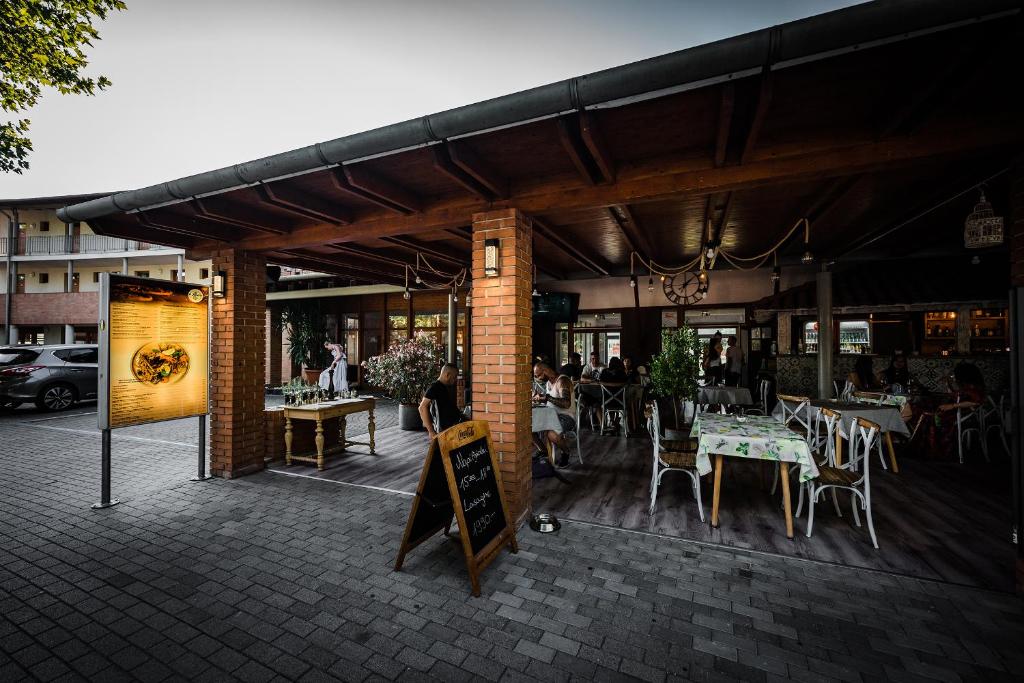 Restaurace v ubytování Holiday Hotel Siófok