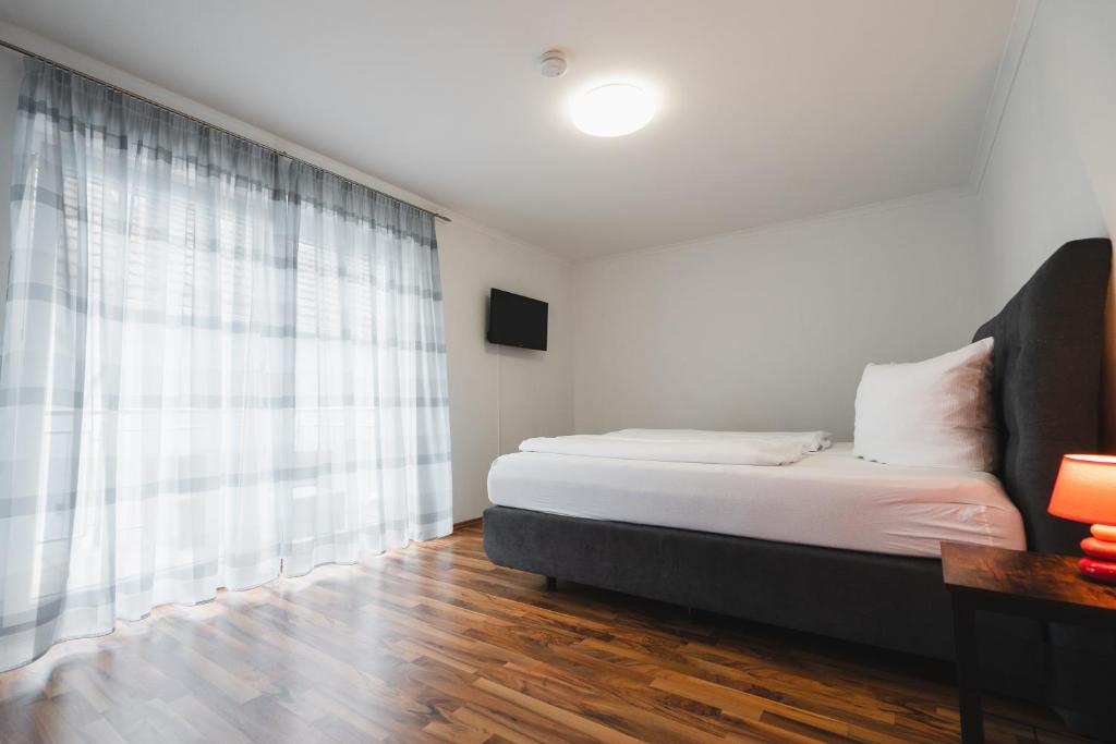Postel nebo postele na pokoji v ubytování Park Hotel & Gästehaus Rust