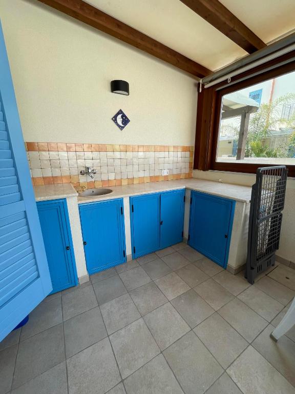 Kuchnia lub aneks kuchenny w obiekcie NEREA - Appartamento fronte mare