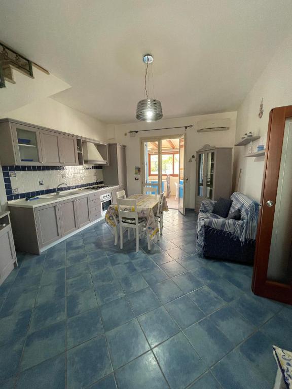 Kuchnia lub aneks kuchenny w obiekcie NEREA - Appartamento fronte mare