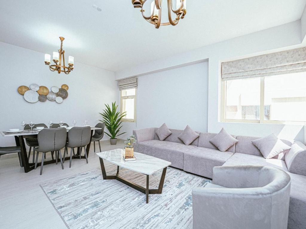 Stylishly Decorated Spacious 3 Bed next to Metro