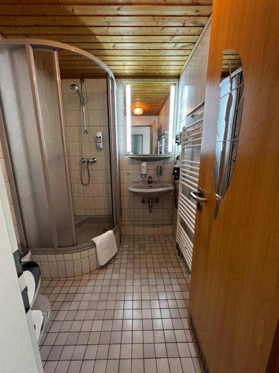 Koupelna v ubytování Hotel Zur Sonne