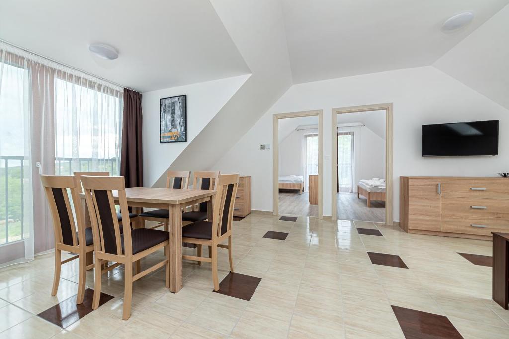 TV a/nebo společenská místnost v ubytování Hérics Apartman