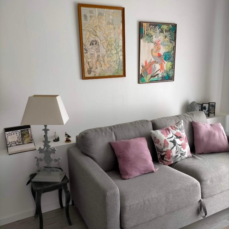 Posedenie v ubytovaní Alaric Lodge: gîte champêtre avec parking privé.