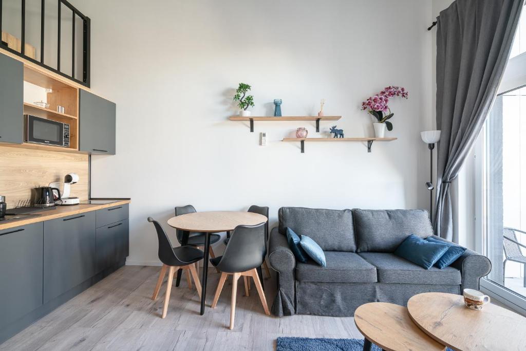 Kuchyňa alebo kuchynka v ubytovaní RentPlanet - Apartamenty Zarembowicza
