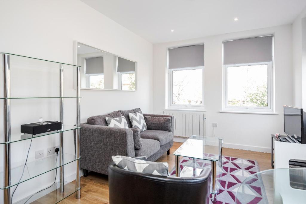 Roomspace Apartments - Swan House in Leatherhead, Surrey, England
