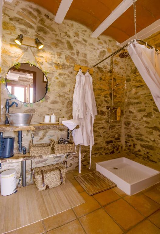Kúpeľňa v ubytovaní Suite rural estilo Farm con jacuzzi y chimenea