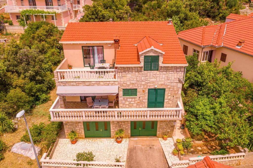 an overhead view of a house with an orange roof at Apartman Grošić in Brna