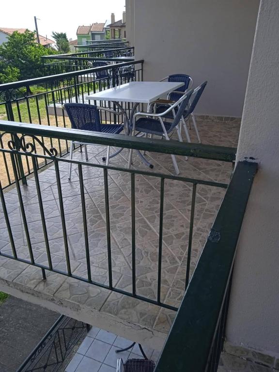 Balkón nebo terasa v ubytování KARAOYLI apartments studios
