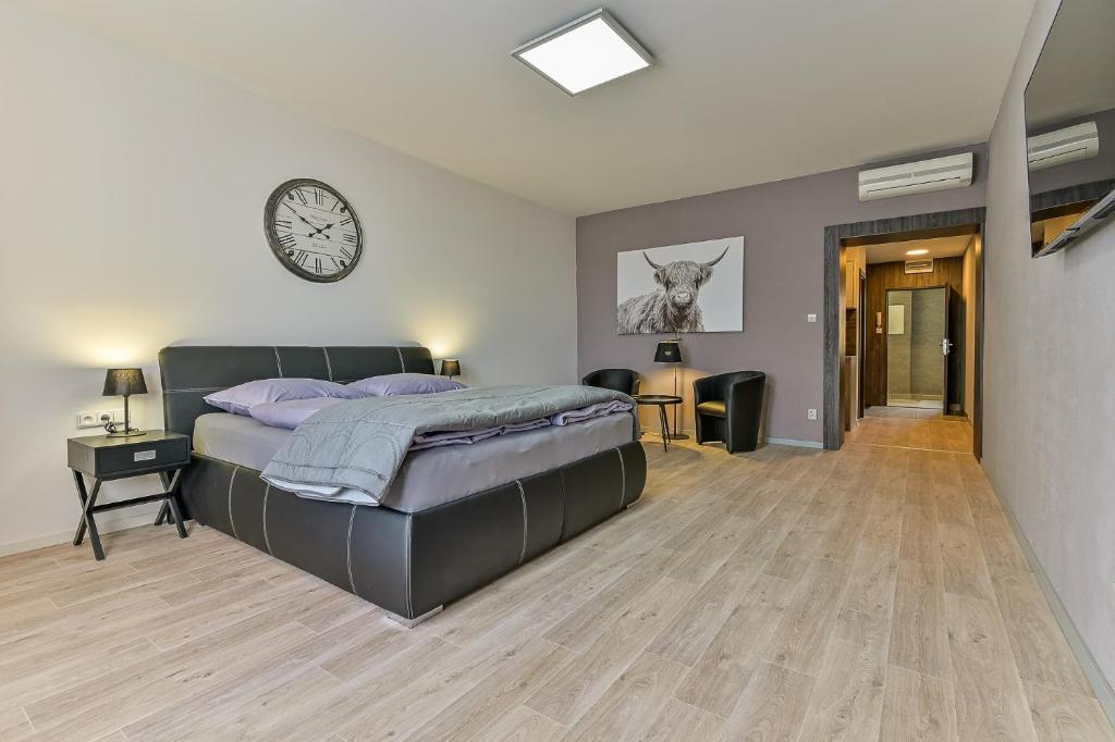 Postel nebo postele na pokoji v ubytování Hotel Stračena City