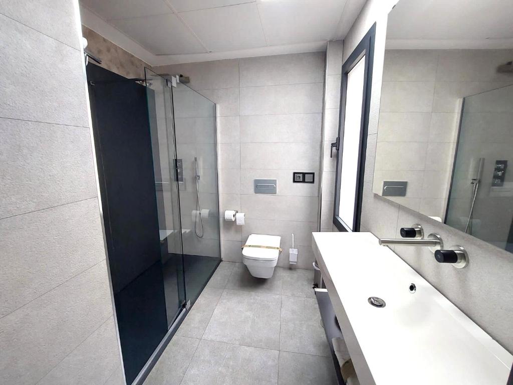 Koupelna v ubytování Plasencia Plaza Mayor Luxury