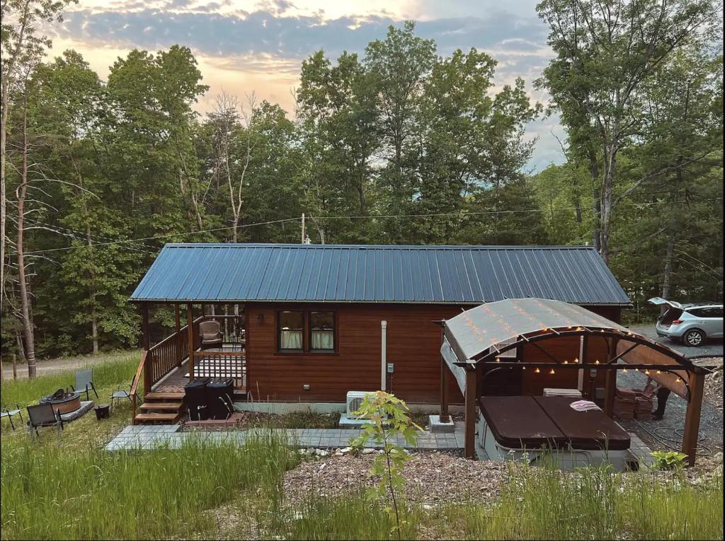 Dreamy Couples Cabin in the Shenandoah Forrest photo