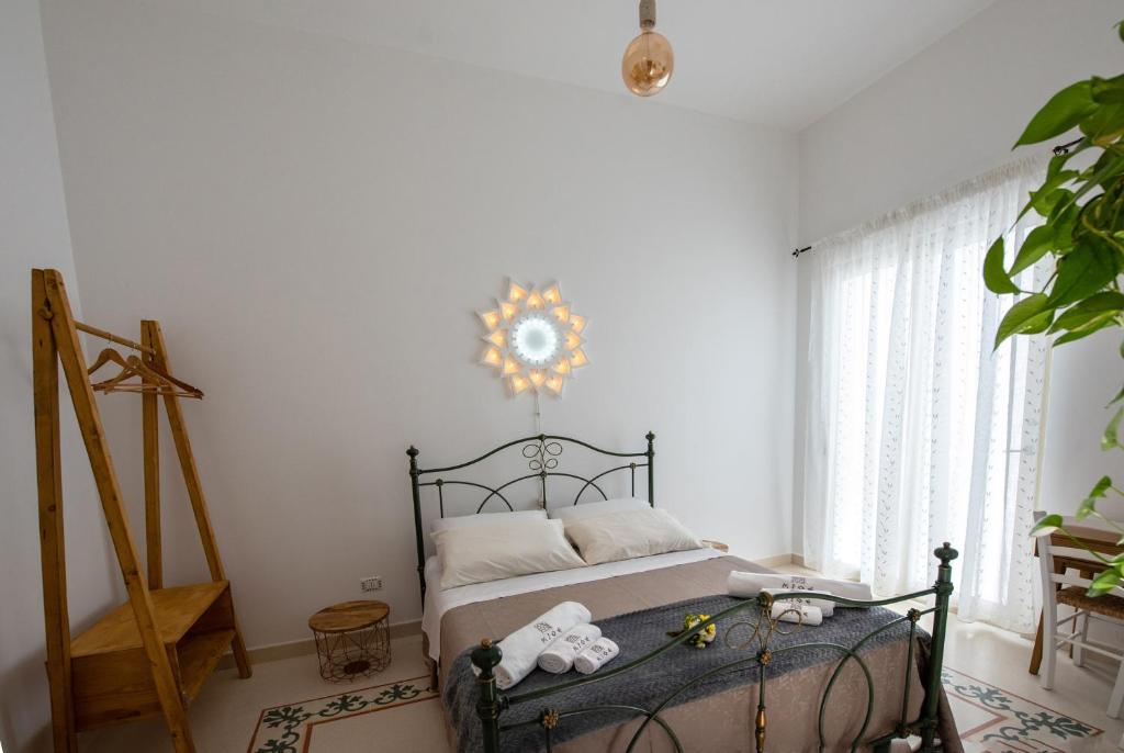 A bed or beds in a room at MIOE