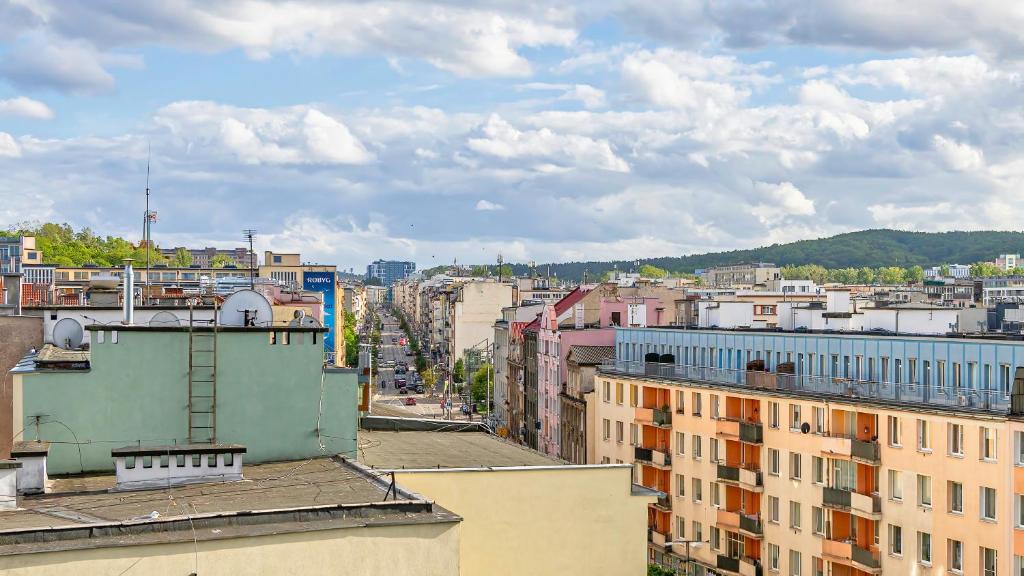 Nespecifikovaný výhled na destinaci Gdyně nebo výhled na město při pohledu z apartmánu