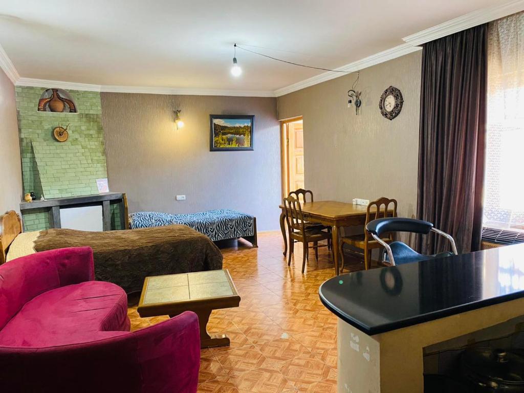 Posezení v ubytování Guest House Khatuna