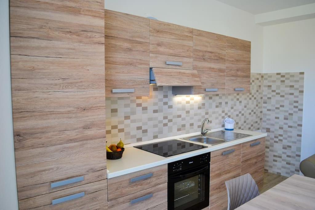 A kitchen or kitchenette at Sul Calar del Sole al Conero