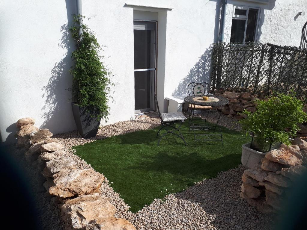 A garden outside Casa de Bello