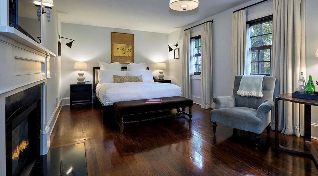 Bedford Post Inn - Deluxe King Room