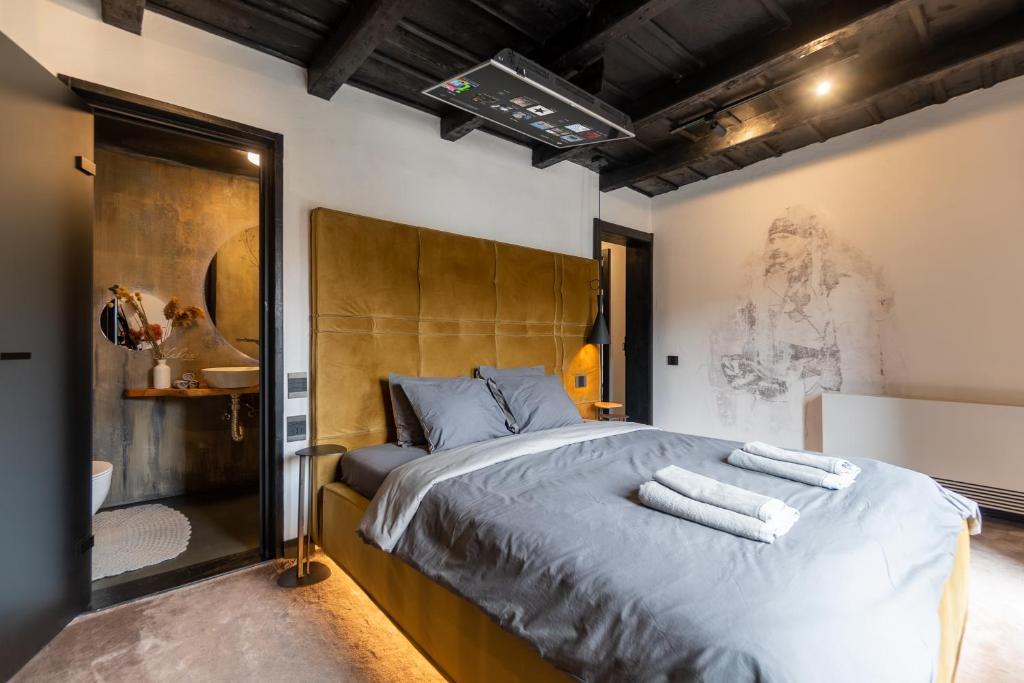 Postel nebo postele na pokoji v ubytování Bashtin Dom - Skabrin House