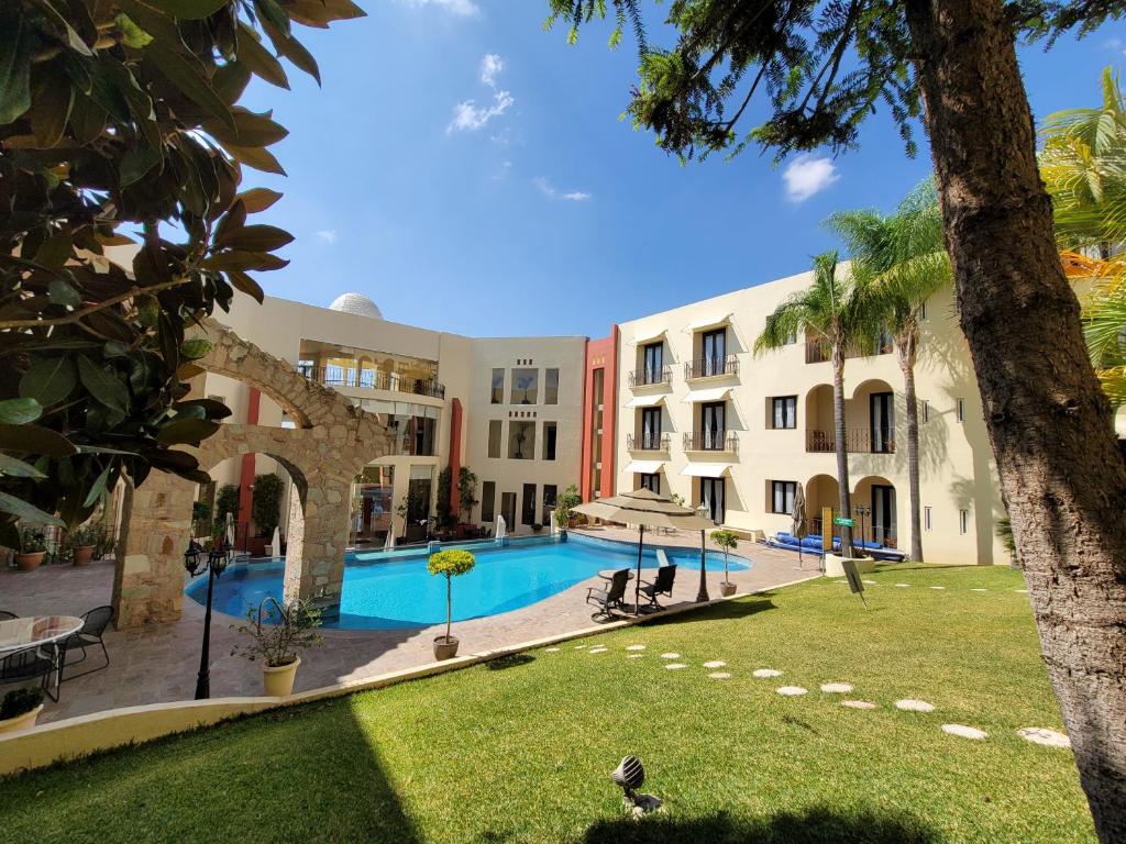Bazén v ubytování Hotel Quinta Las Alondras nebo v jeho okolí