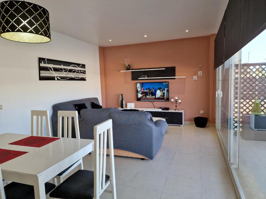 Posedenie v ubytovaní Riumar "Marc", 550m to beach, private pool, On-Site-Service, dog beach