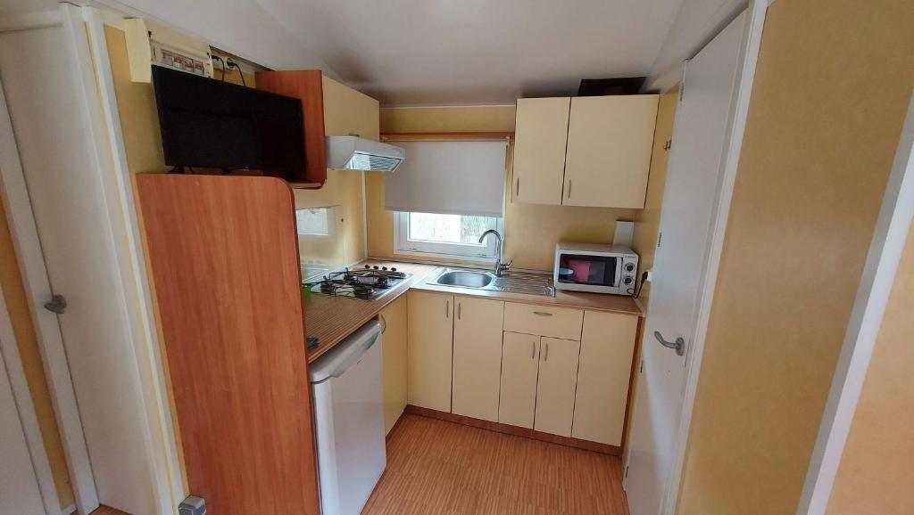 Kuchyň nebo kuchyňský kout v ubytování Camping Llavorsi