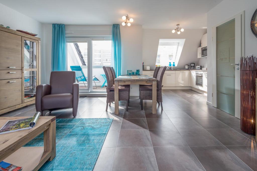 a kitchen and dining room with a table and chairs at Louise am Meer in Norderney