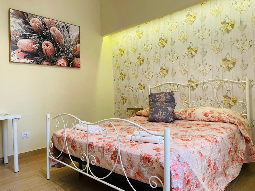 A bed or beds in a room at B&B Enjoy Pompei