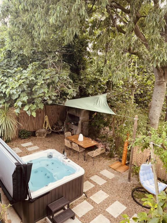 Maison dans les Arbres, SPA, Tennis, Parking - 两居室房屋