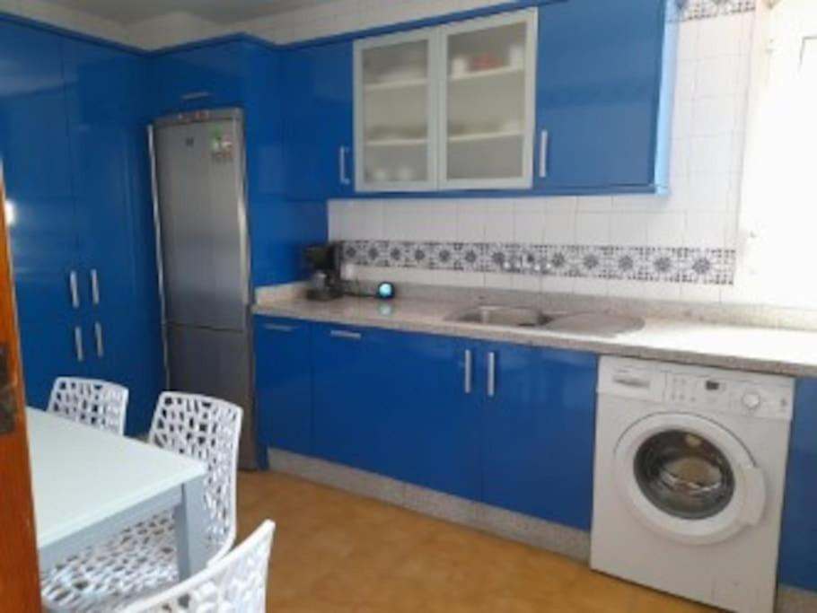 Kuchnia lub aneks kuchenny w obiekcie Bonito apartamento a 50 metros de la playa.