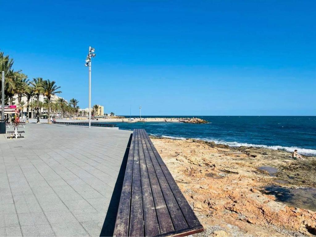 Fotografia z galérie ubytovania Wyjątkowy Apartament z basenem, placem zabaw, blisko morza v destinácii Torrevieja