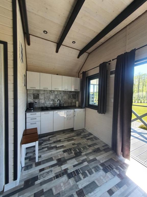 Kuchyňa alebo kuchynka v ubytovaní Domki Apartamenty Retro