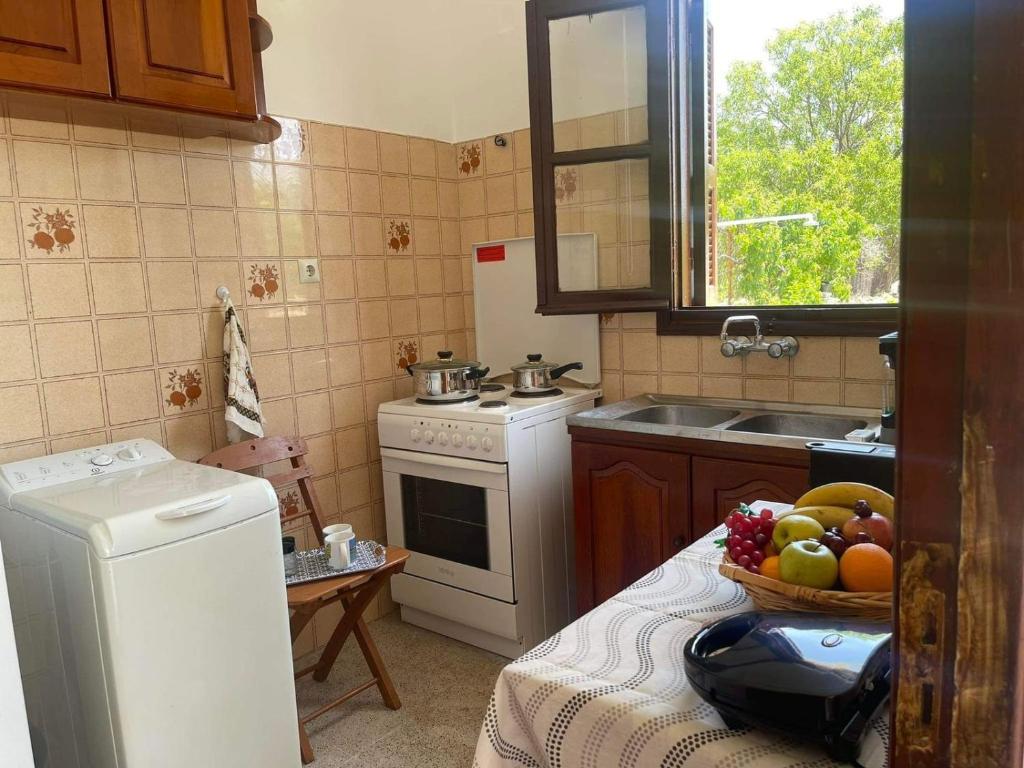 Kuchyňa alebo kuchynka v ubytovaní Aegean Endless Summer Villa Pefkos