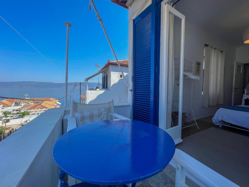 Balkon lub taras w obiekcie Zoe Apartments No 6 , Hydra Island Greece