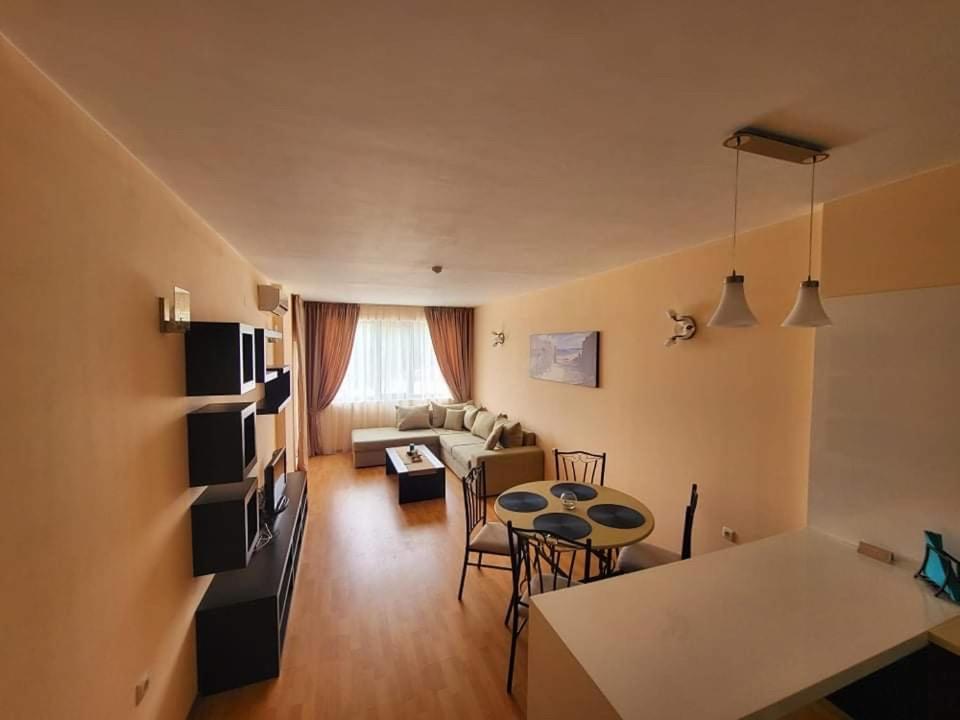 Dilov Apartments in Yalta Golden Sands - One-Bedroom Apartment (2 Adults) With Free Parking