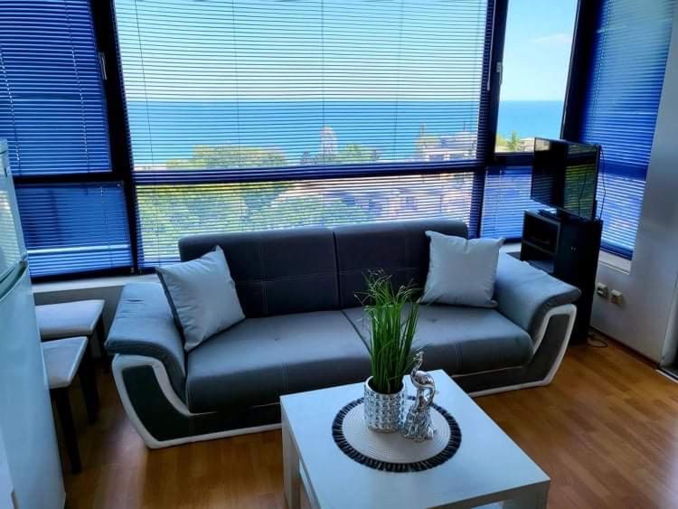 Dilov Apartments in Yalta Golden Sands - 两居室公寓，带有额海景，免费停车