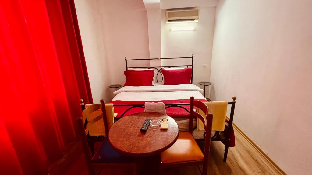 Postel nebo postele na pokoji v ubytování Hotel Drinos