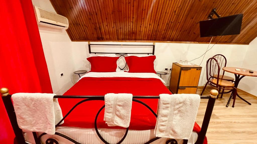Postel nebo postele na pokoji v ubytování Hotel Drinos