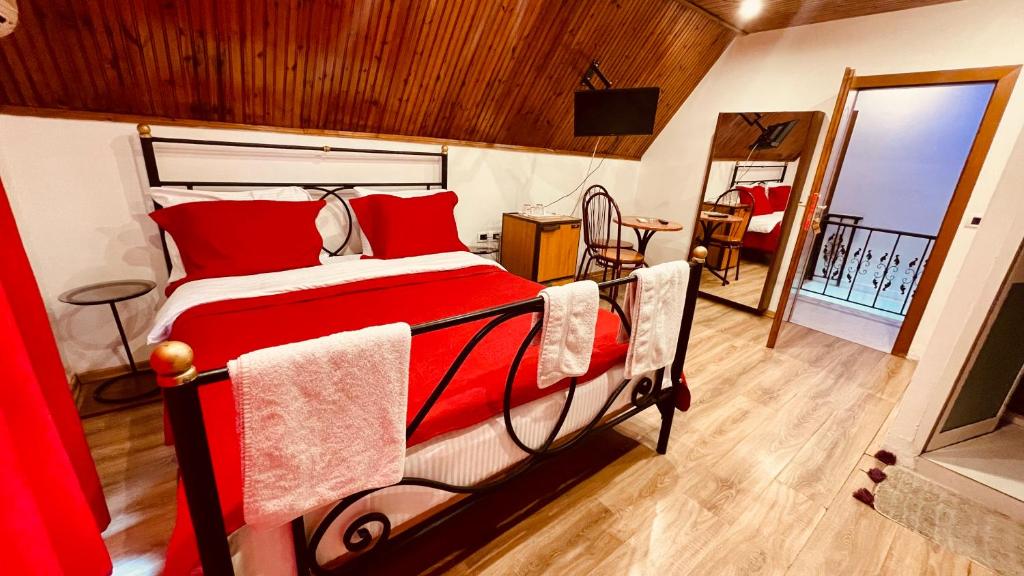 Postel nebo postele na pokoji v ubytování Hotel Drinos