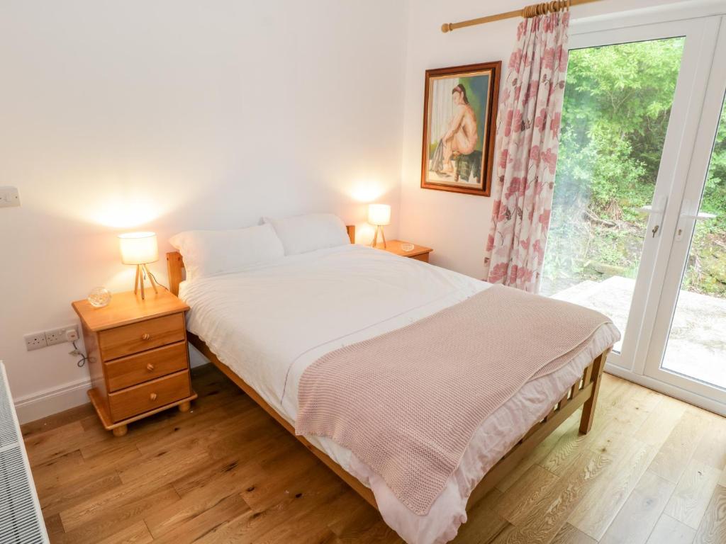 Postel nebo postele na pokoji v ubytování Rainbows End