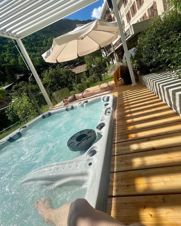 Bazén v ubytování DU GLACIER Boutique & Traditions Hotel nebo v jeho okolí