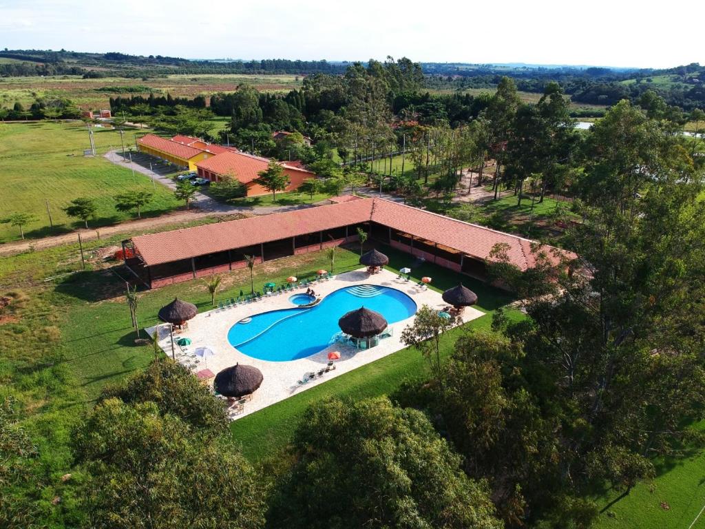 an overhead view of a resort with a swimming pool at Sitio Castelinho in Cesário Lange