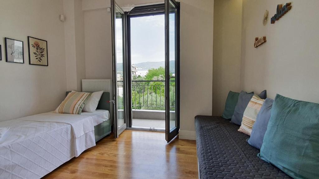Łóżko lub łóżka w pokoju w obiekcie Malamas Apartment