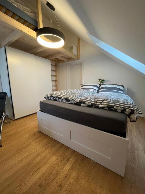 Kuchyň nebo kuchyňský kout v ubytování Traumhafte neue Dachterrassenwohnung am Soyener See