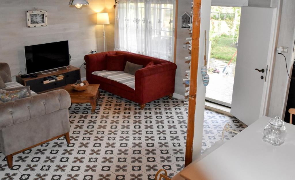 Beachfront, Tirana Guest House - Villa - Beach Front