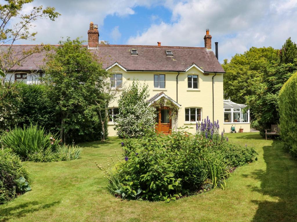 an old house with a garden in front of it at Little Orchard in Dorchester