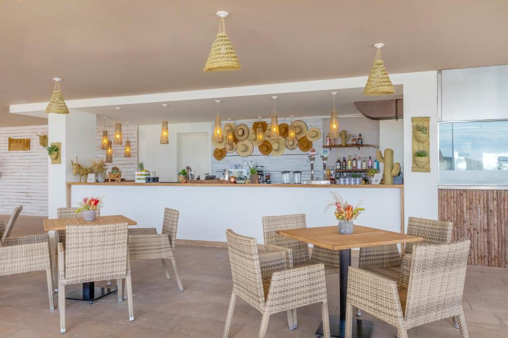 Restaurace v ubytování Sol House The Studio - Calviá Beach - Adults Only