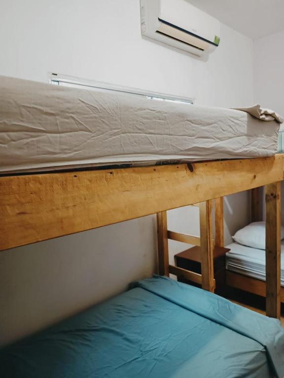 Postel nebo postele na pokoji v ubytování El Costeñito Hostal