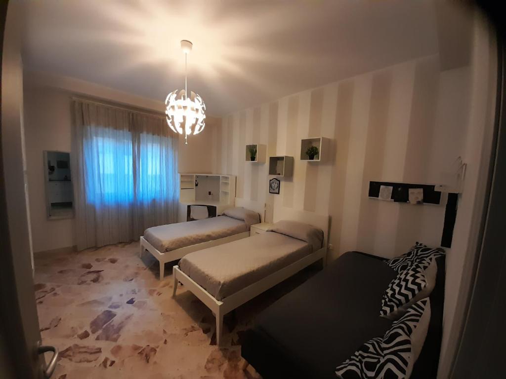 Łóżko lub łóżka w pokoju w obiekcie La Casa di Luzzo